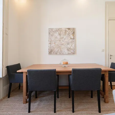 Host Wise - Modern Comfy Flat Apartment