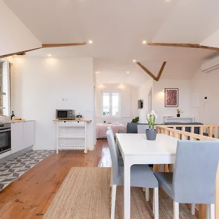 Host Wise - Modern Comfy Flat Apartment
