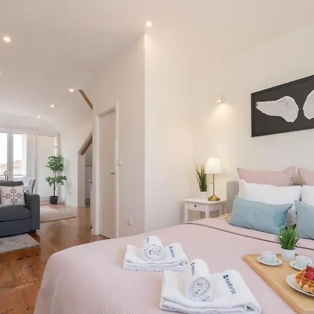 Host Wise - Modern Comfy Flat Apartment