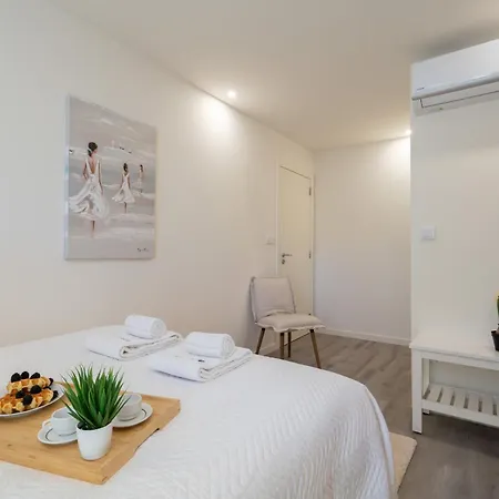 Host Wise - Modern Comfy Flat Apartment