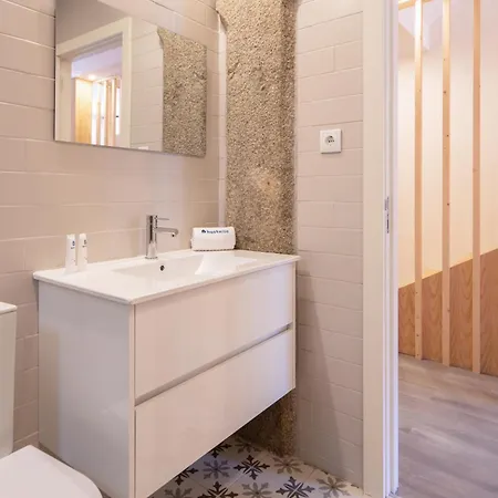 Host Wise - Modern Comfy Flat Apartment